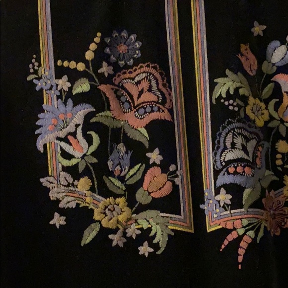 Beautiful embroidered velvet Zara top NWT - Picture 4 of 5